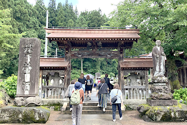 赤城山 西福寺の山門（赤門）