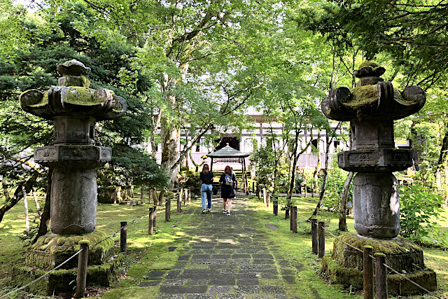 雲洞庵の参道