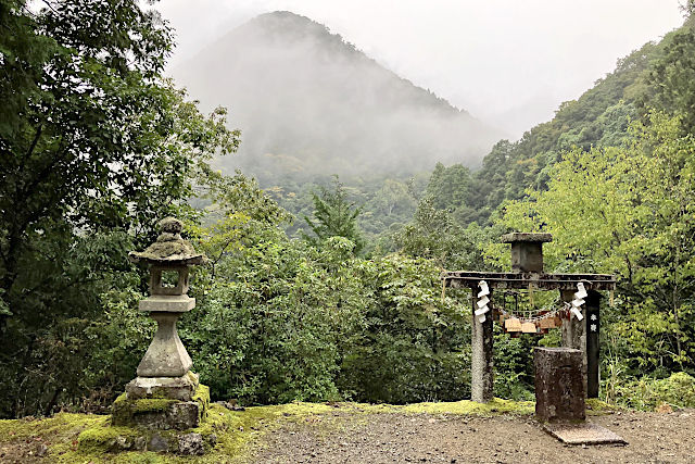 日室ヶ岳遥拝所