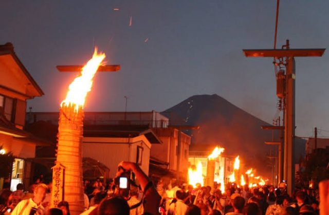 静かに楽しむ大人の火祭り〜諏訪大社のルーツは富士山の麓にあり？〜