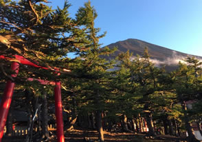 富士山御来光と浅間神社早朝祈祷ツアー