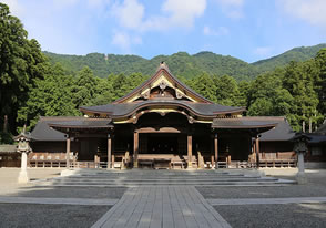 立山の雄山三神社を巡るバスツアーのイメージ