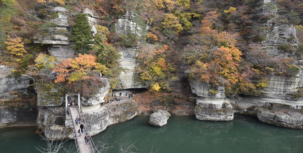 大内宿と塔のへつり紅葉バスツアー 四季の旅バスツアー