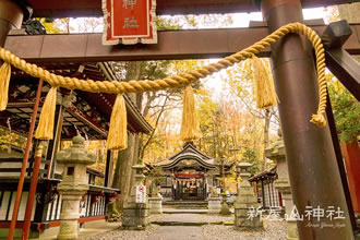 新屋山神社　本宮境内