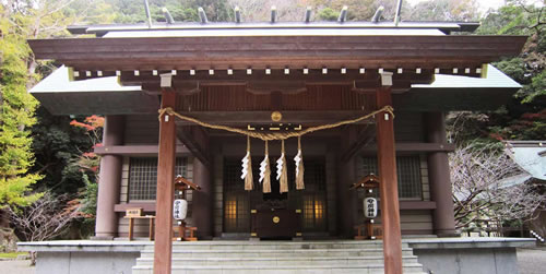 安房神社と総社鶴谷八幡宮を参拝する安房國神社巡りツアーのスマホ版ヴィジュアル