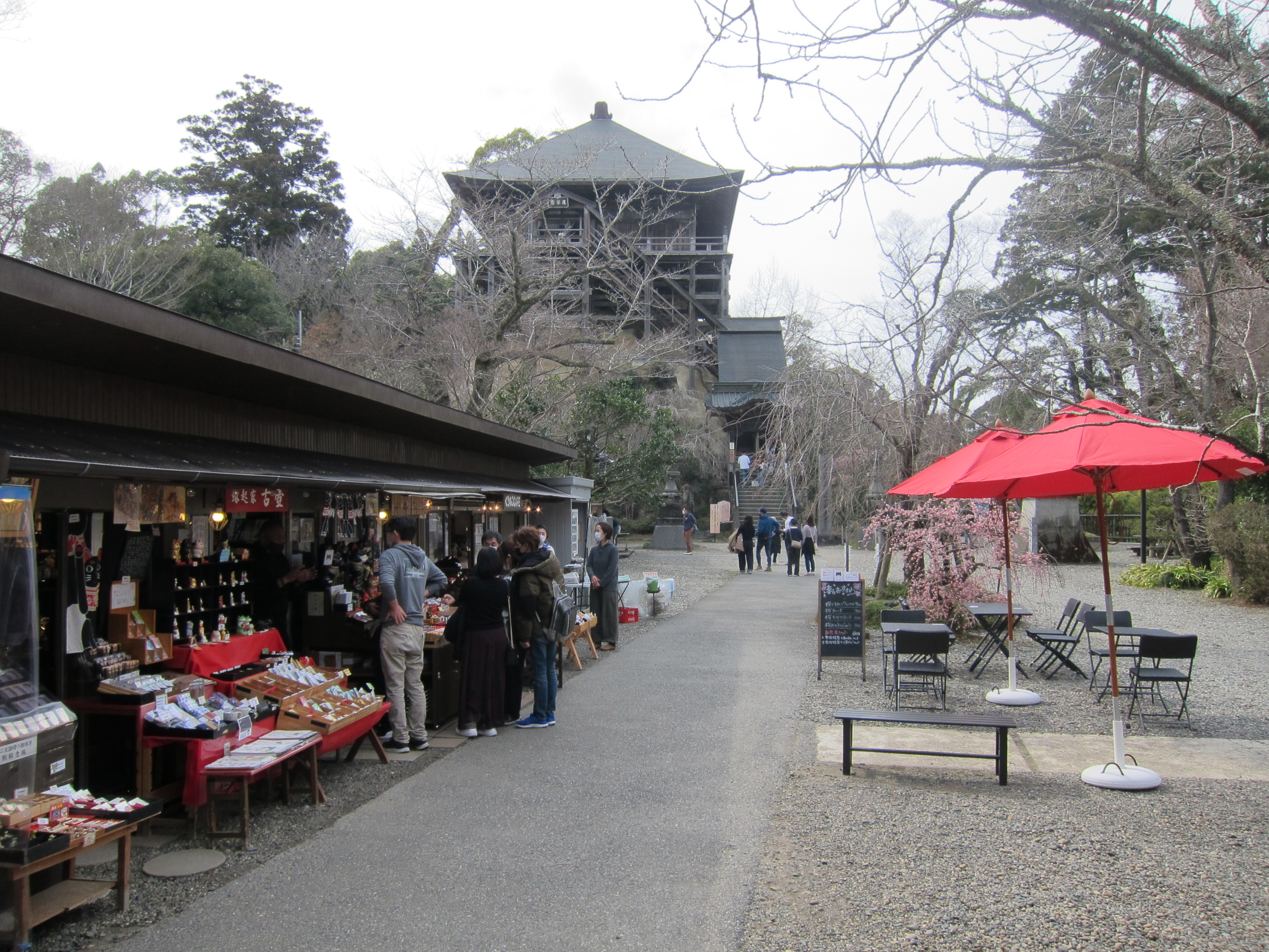 [全国旅行支援対象] 鋸山日本寺・笠森観音・大福寺崖観音の千葉県山の観音巡りバスツアーの魅力