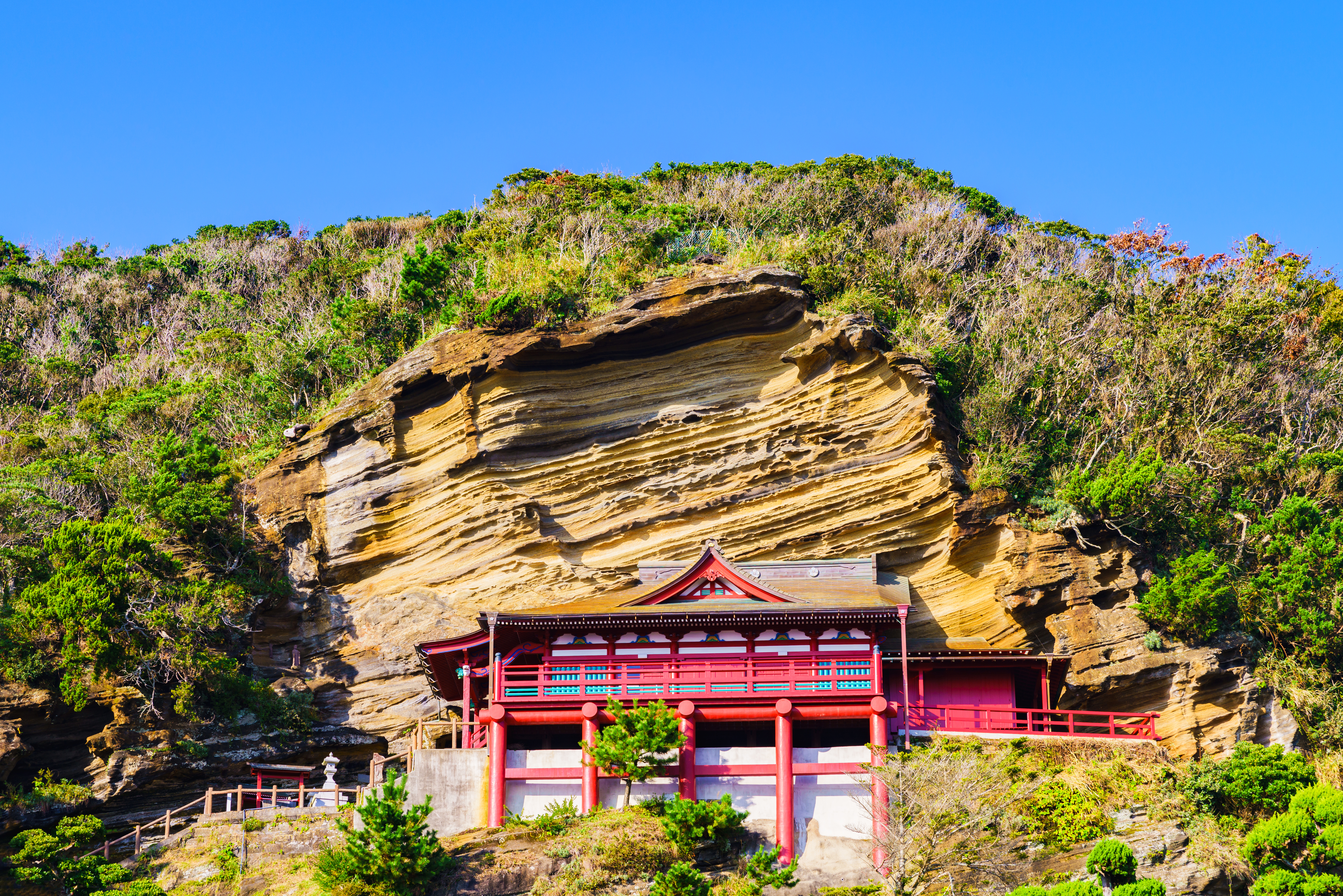 [全国旅行支援対象] 鋸山日本寺・笠森観音・大福寺崖観音の千葉県山の観音巡りバスツアーの魅力