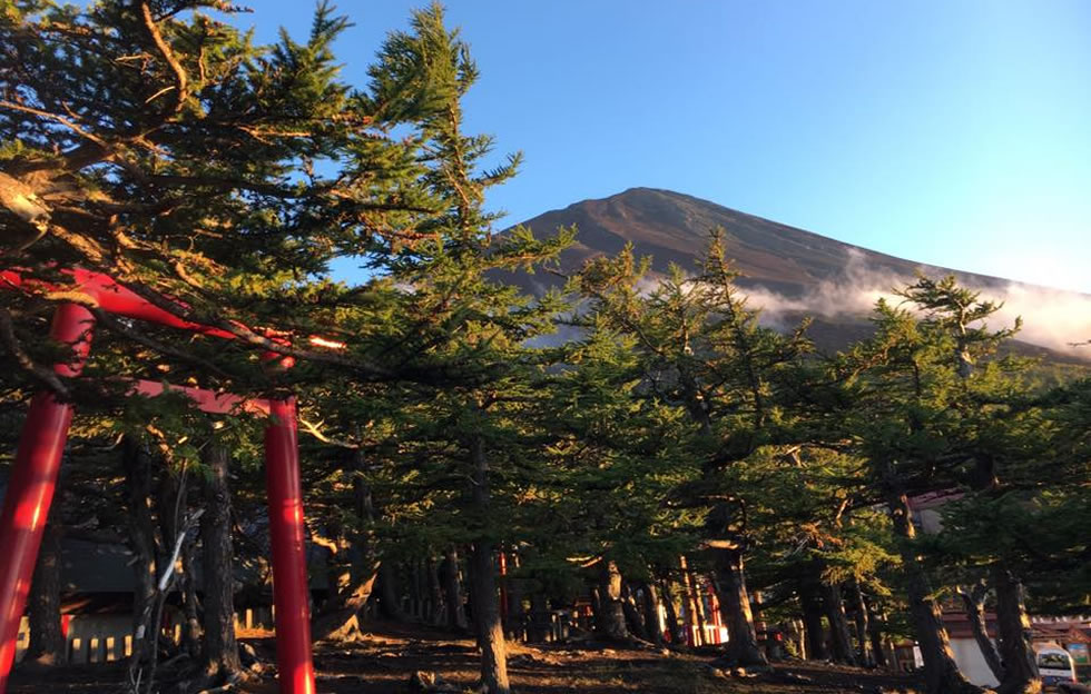 富士山からの御来光と浅間神社早朝祈祷バスツアー