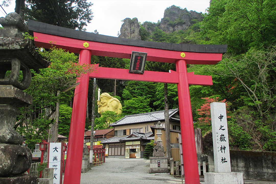 中之嶽神社の鳥居