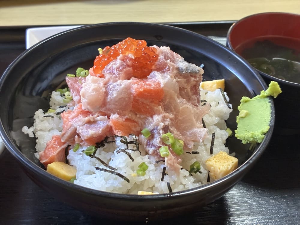 鹿島神宮の鳥居近く「豊栄丸」の漁師のぶっこみ丼　量も質も申し分なし！ 