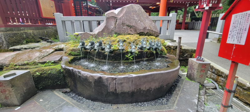 新宮の九頭龍井戸「龍神水」