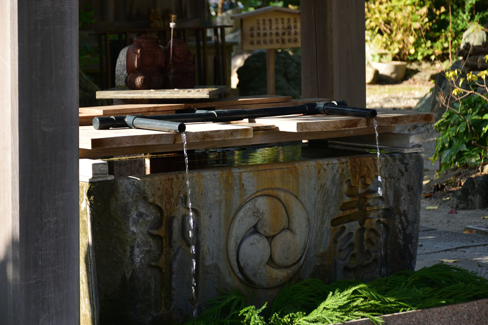天津神明宮 手水者