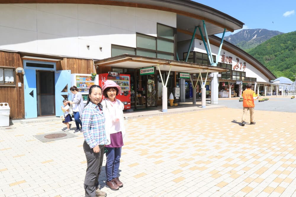 とりあえず道の駅で記念写真ですここから徒歩で10分ほどで入り口につきます
