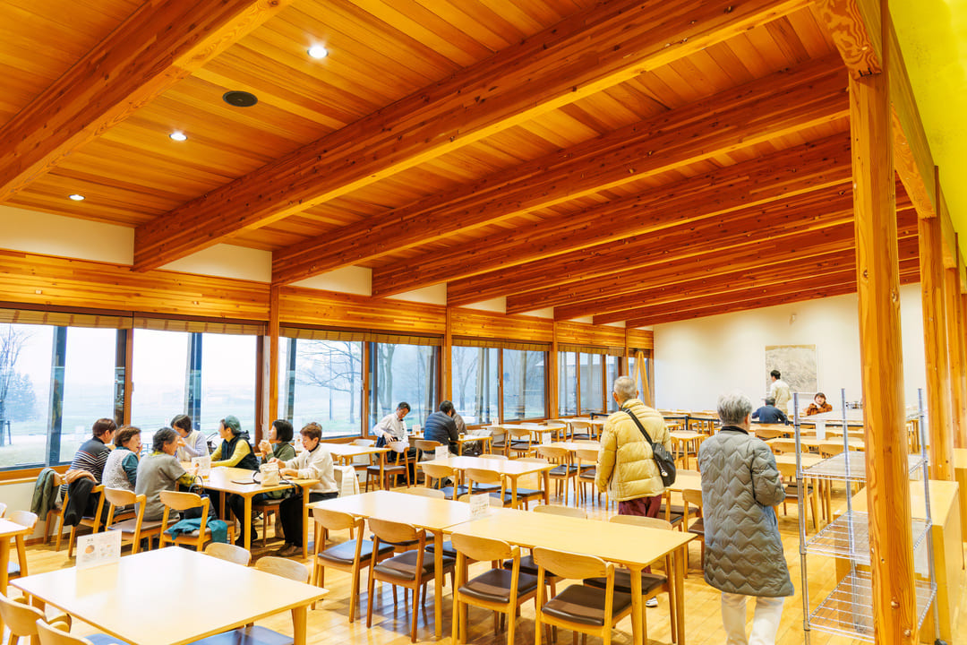 醸造所の職員が使用する社員食堂で日替わりランチ