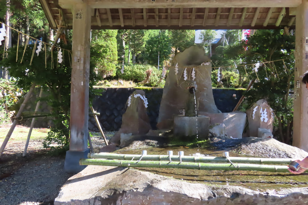 八海山尊神社 金剛霊泉の水