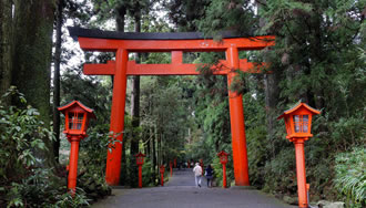 駒ヶ岳山頂の初日の出と箱根初詣のイメージ