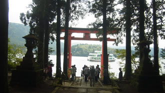 箱根九頭龍神社で縁結び参拝イメージ