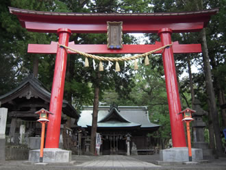 新倉山浅間公園からの初富士と新屋山神社のイメージ