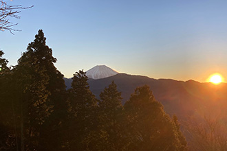 身延山久遠寺で初詣・初日の出バスツアー詳細