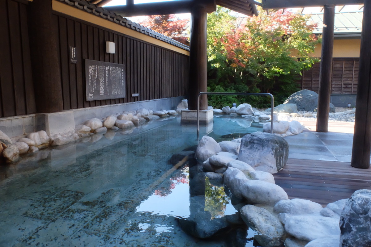 新倉山浅間公園からの初富士と新屋山神社のイメージ