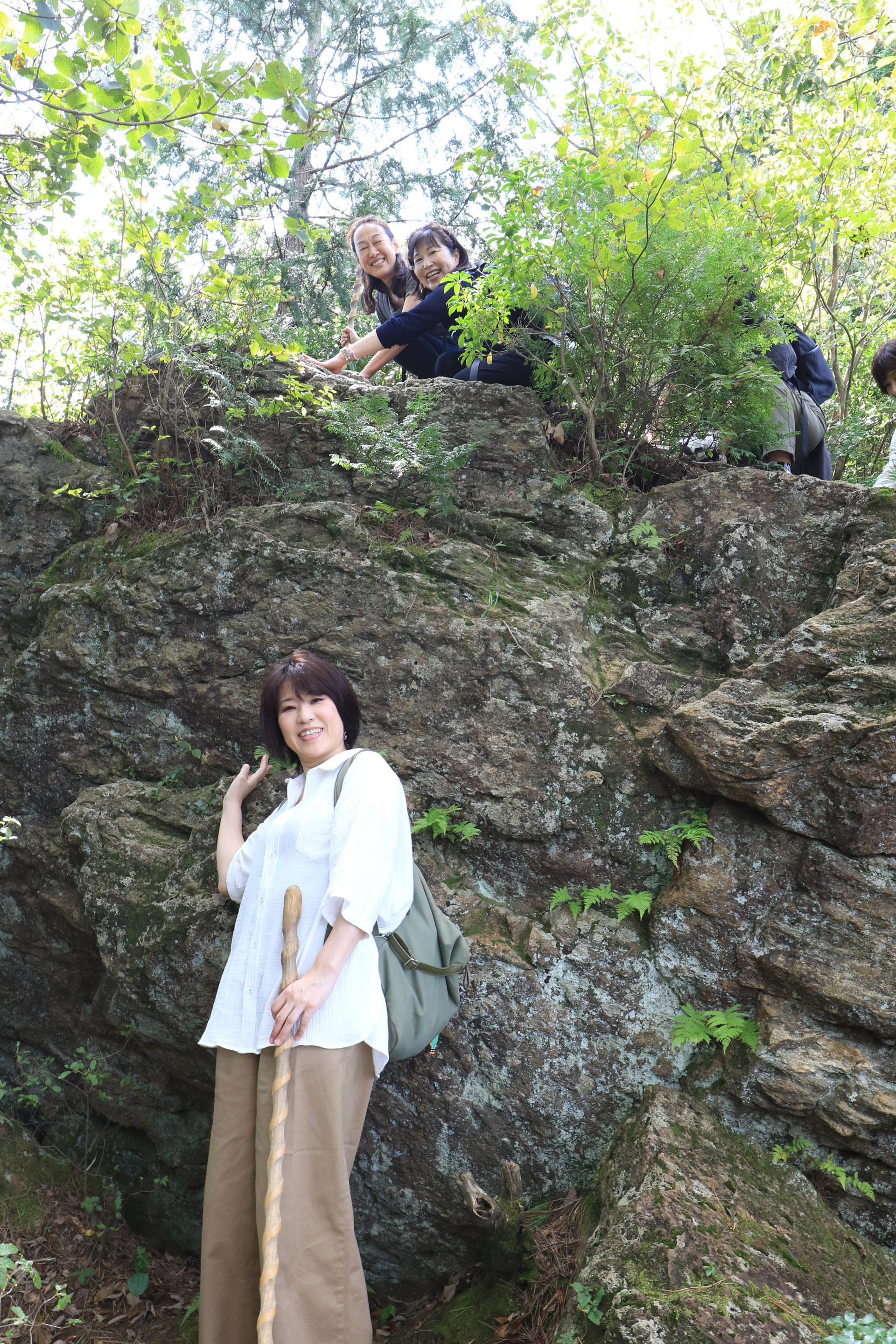 本当の山頂である岩の上にパワーが溜まっているようです。