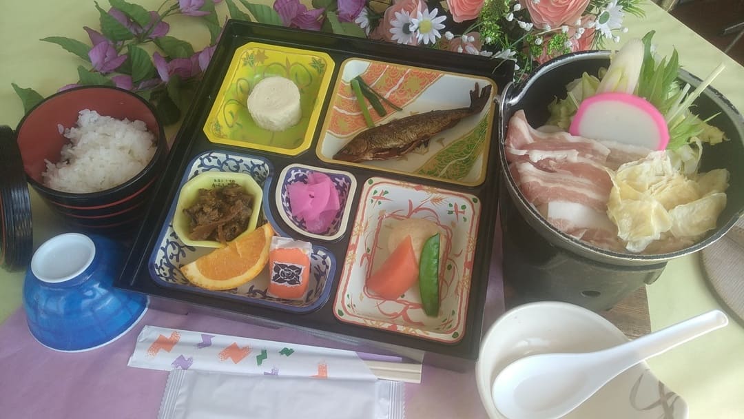 昼食(イメージ)