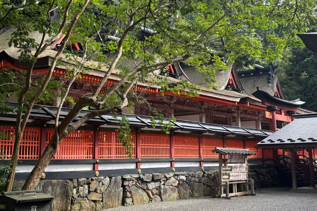 春日造り　四棟