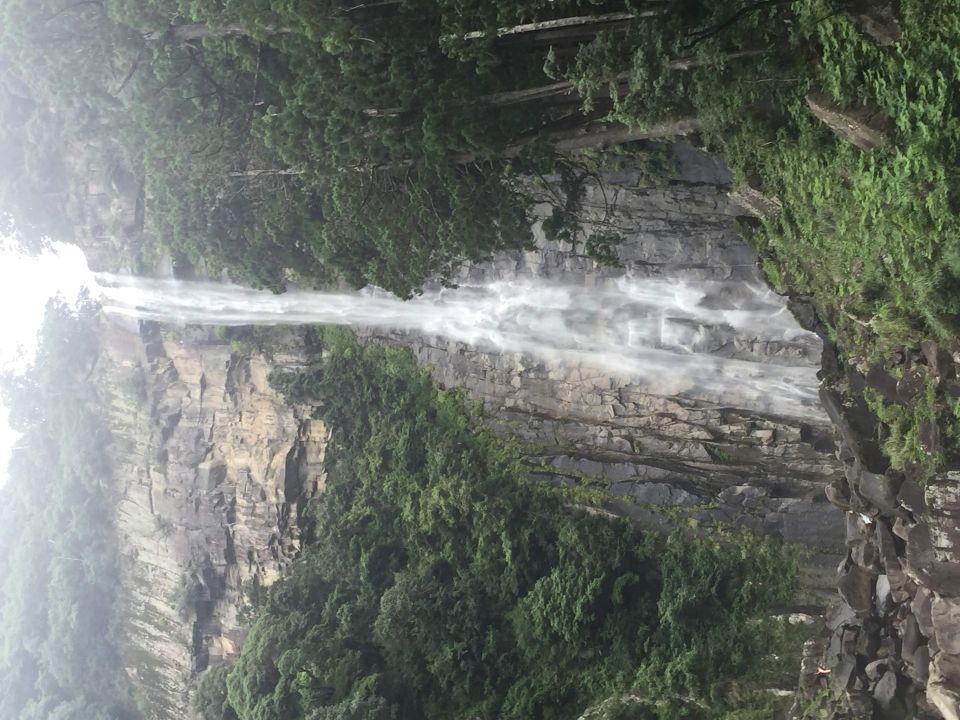 豪快におちる那智の滝