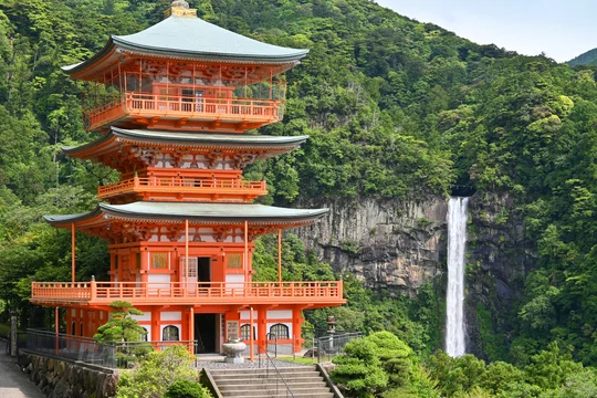 三重塔と那智の滝