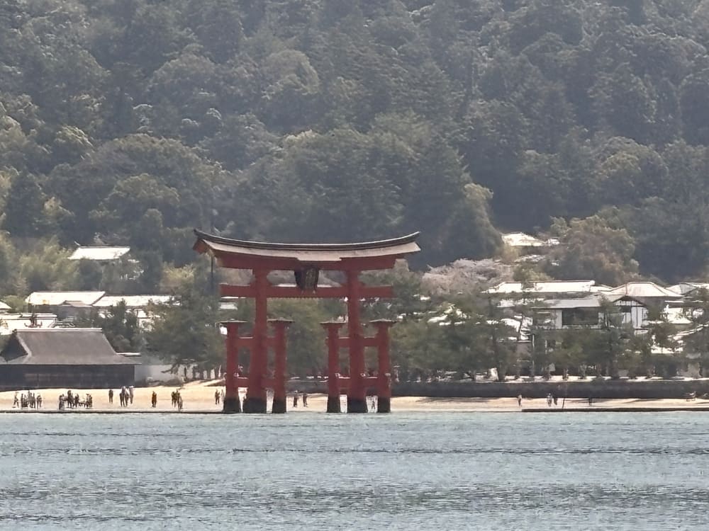 フェリーからみた鳥居