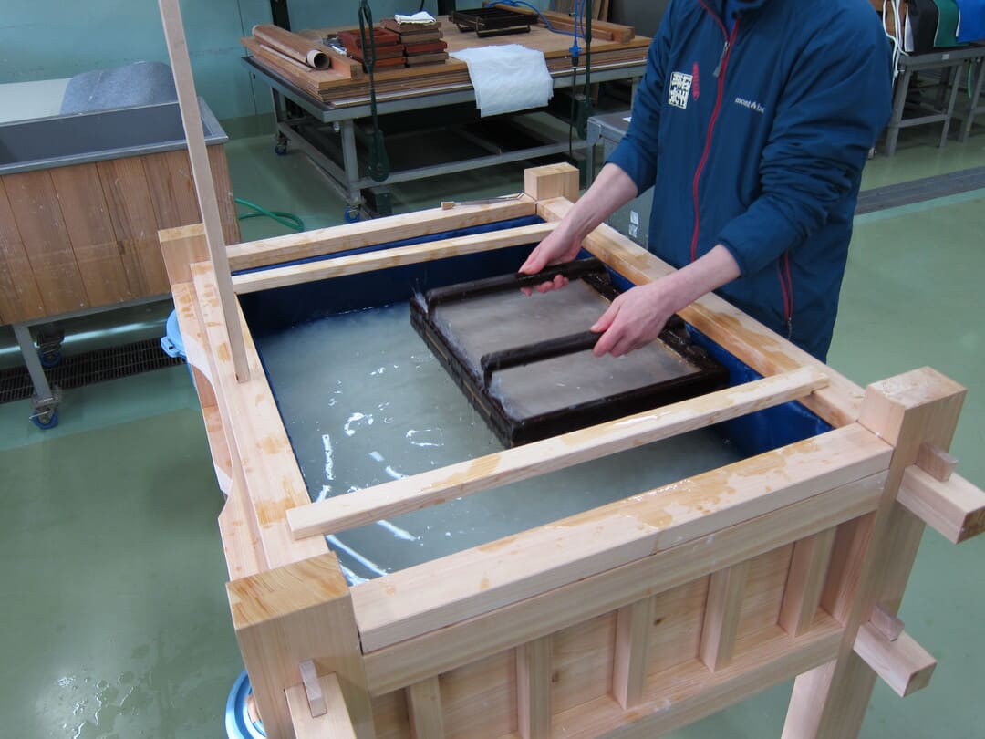 石州和紙会館_意外と難しい和紙漉き体験