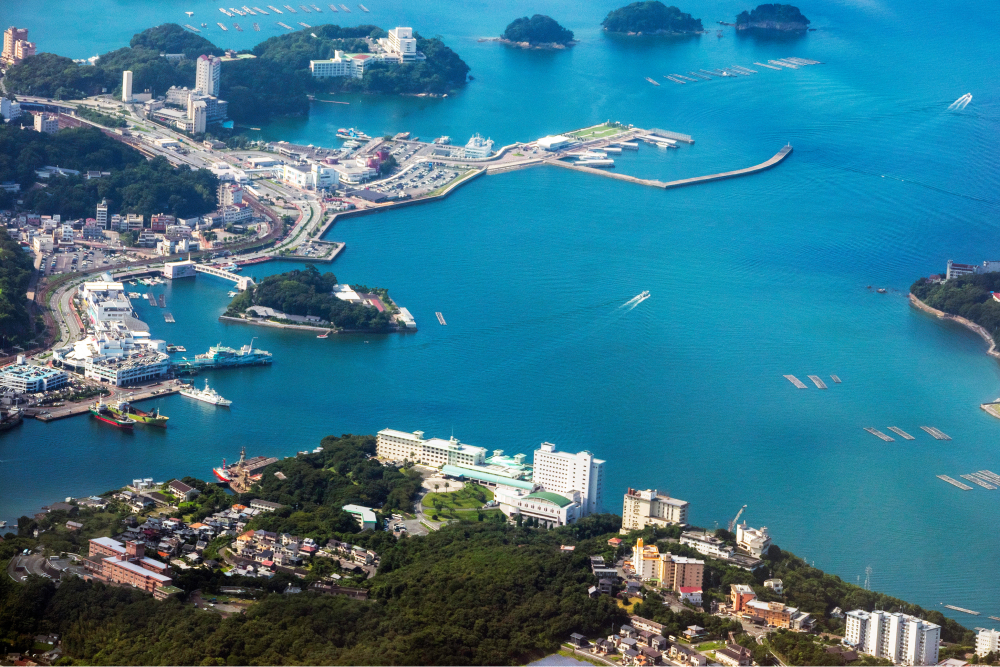 三重県の鳥羽港付近を空撮