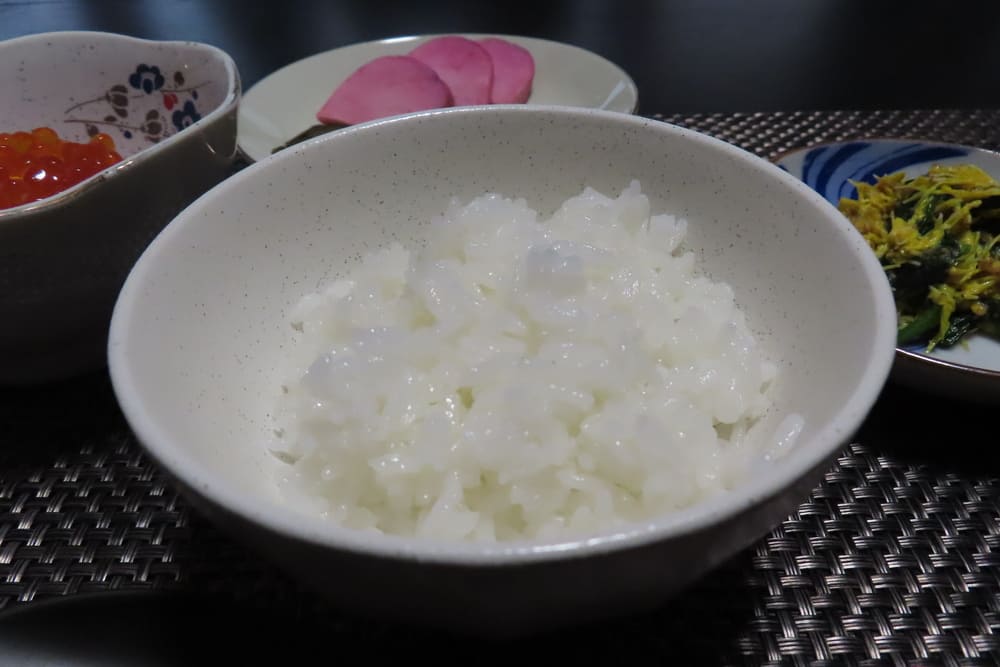体験型農家レストラン小田原_ツヤツヤと輝く遊佐町の新米は美味しい