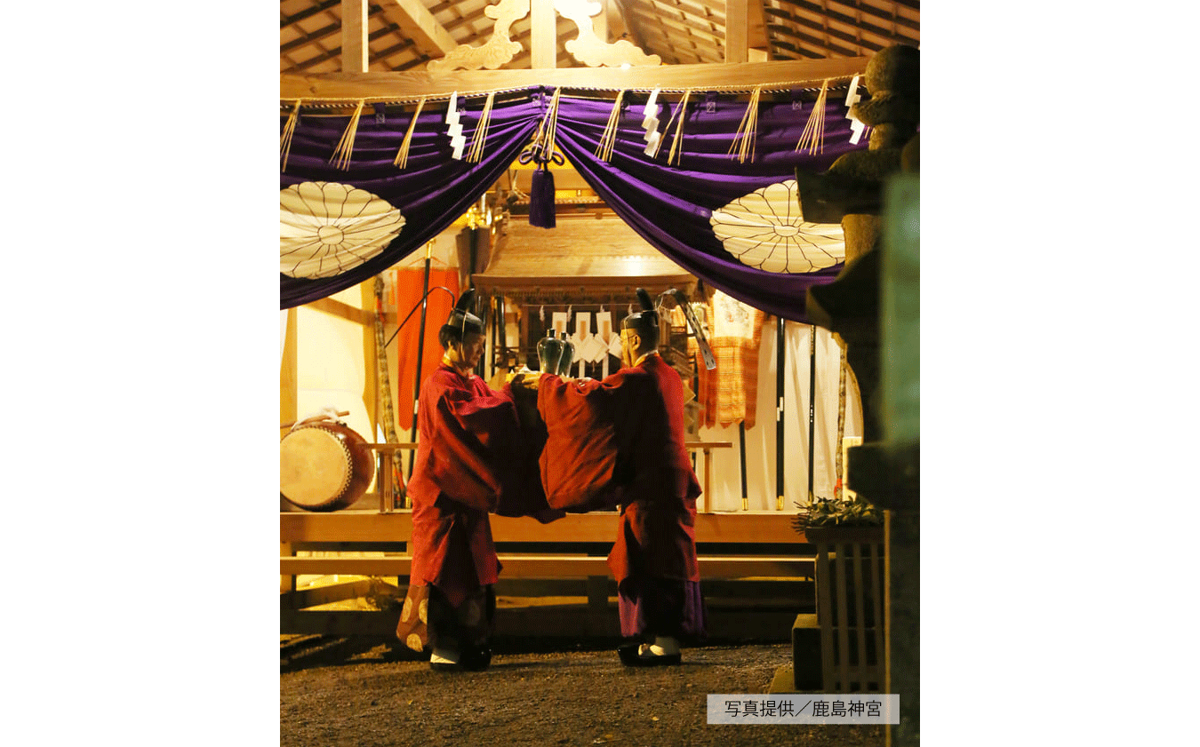 神幸祭の最大の魅力は、夜の鹿島神宮で行われる厳粛な雰囲気