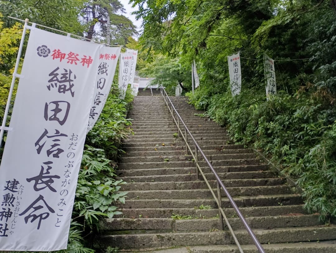 建勲神社 参道