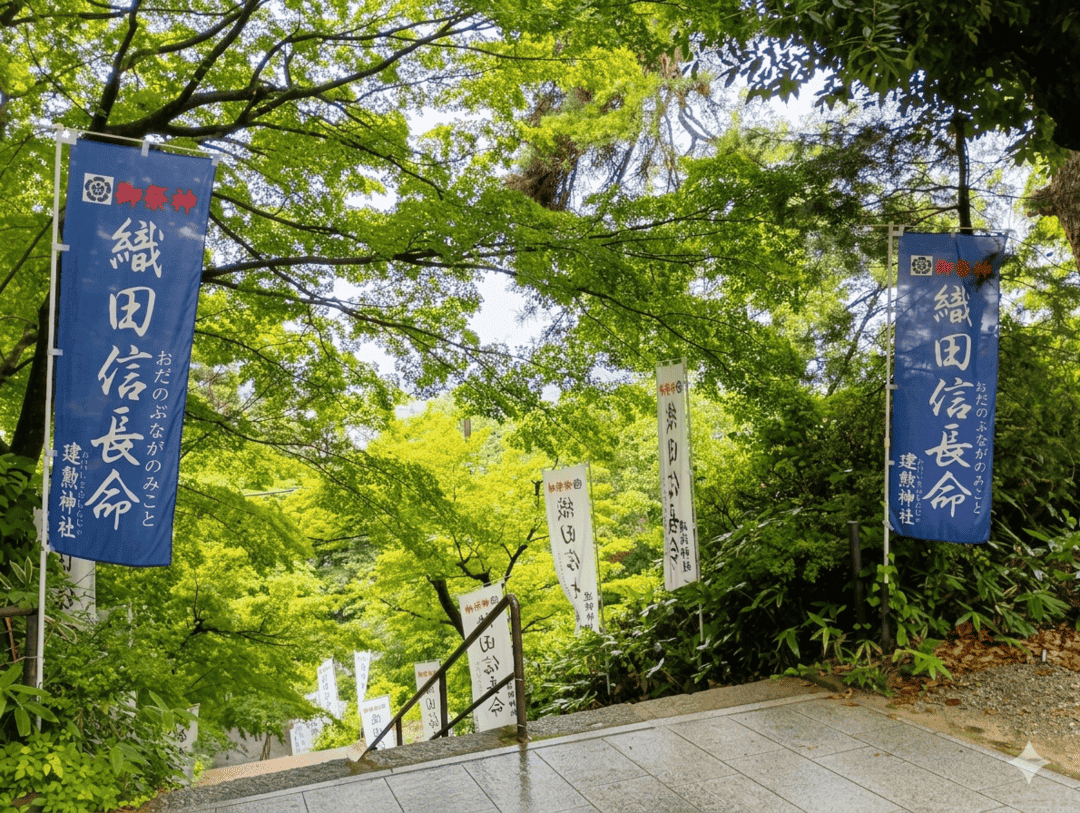建勲神社 境内