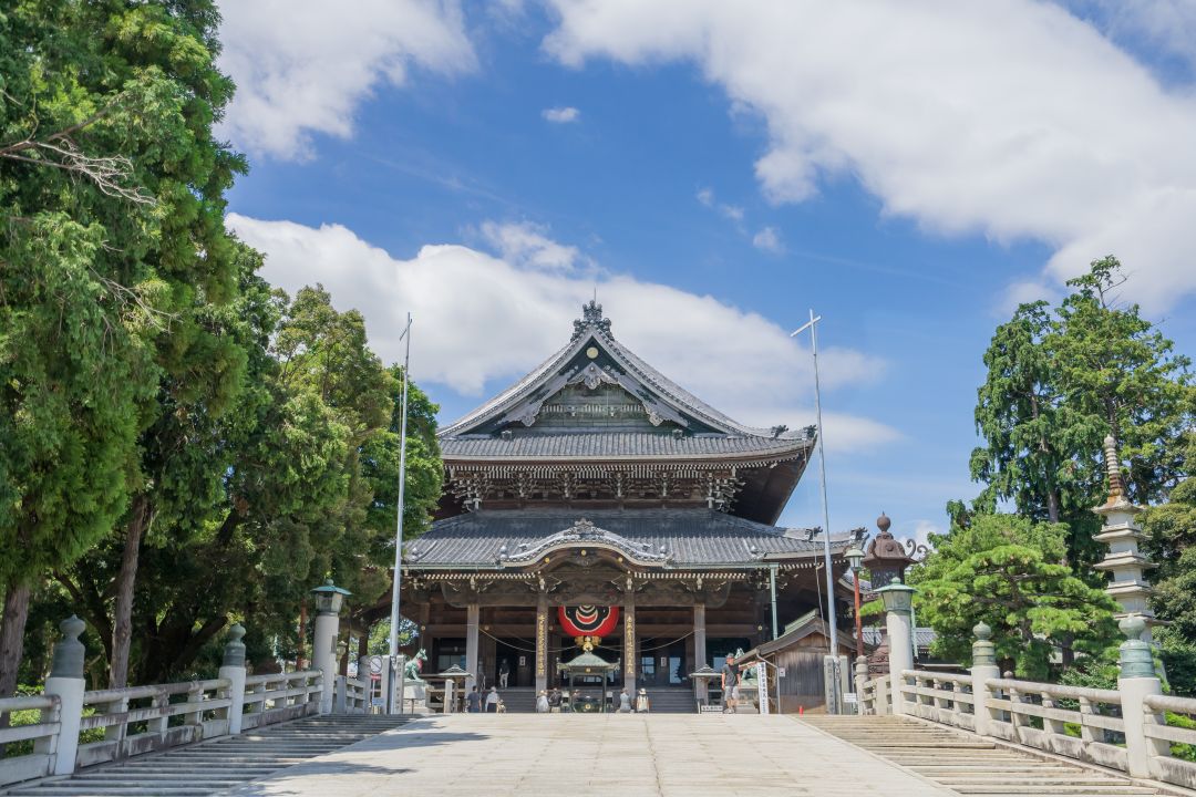 豊川稲荷の総門