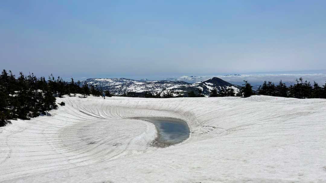 鏡沼からの畚岳