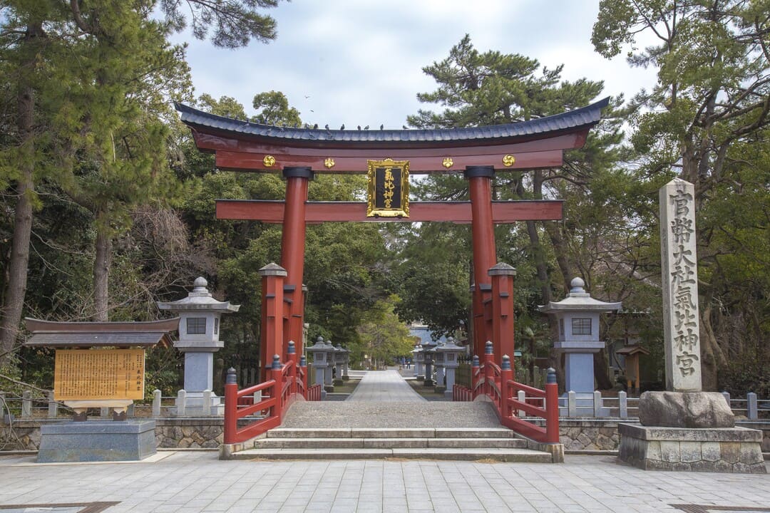 気比神宮「日本三大木造鳥居」の鳥居