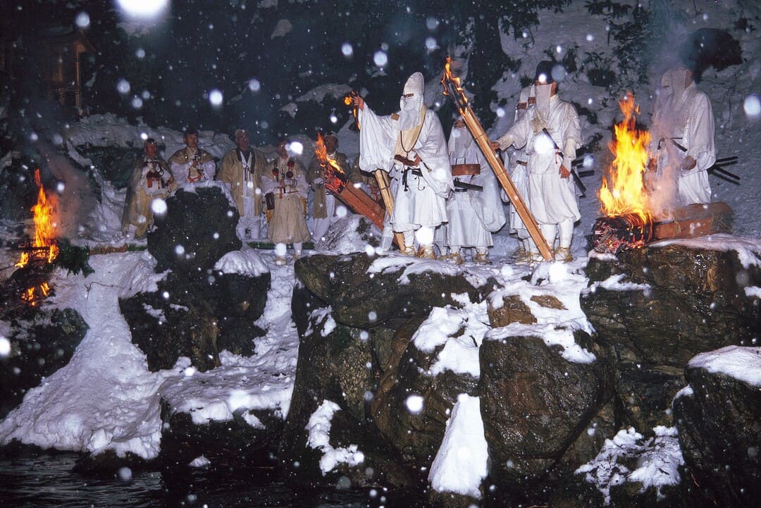 神宮寺にて東大寺に向けて川にお水を流します