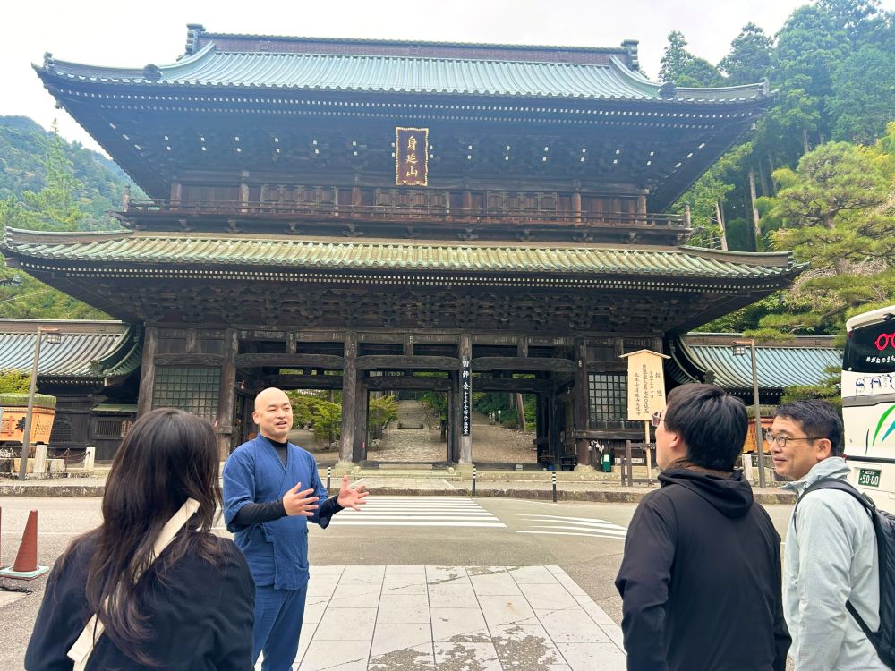 身延山久遠寺山門