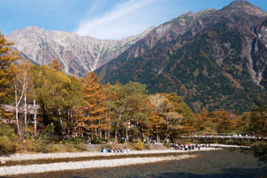 秋の高山祭と上高地バスツアーのイメージ2