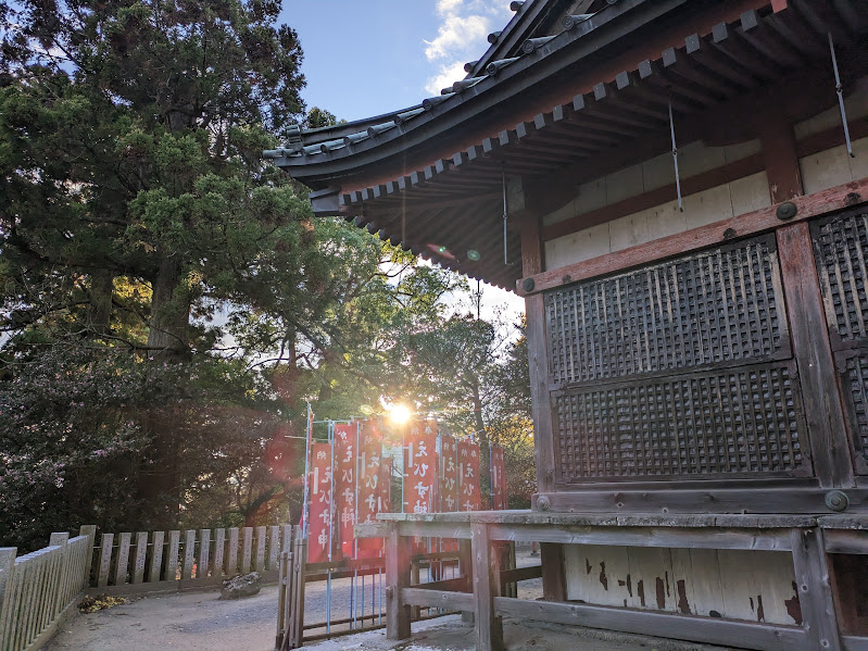 拝殿脇から登山道へ