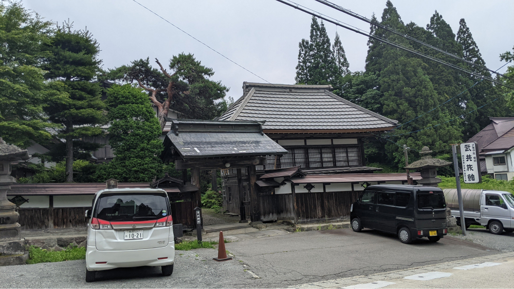 宿坊宿泊体験！飯縄山トレッキングと戸隠五社・鏡池散策の魅力