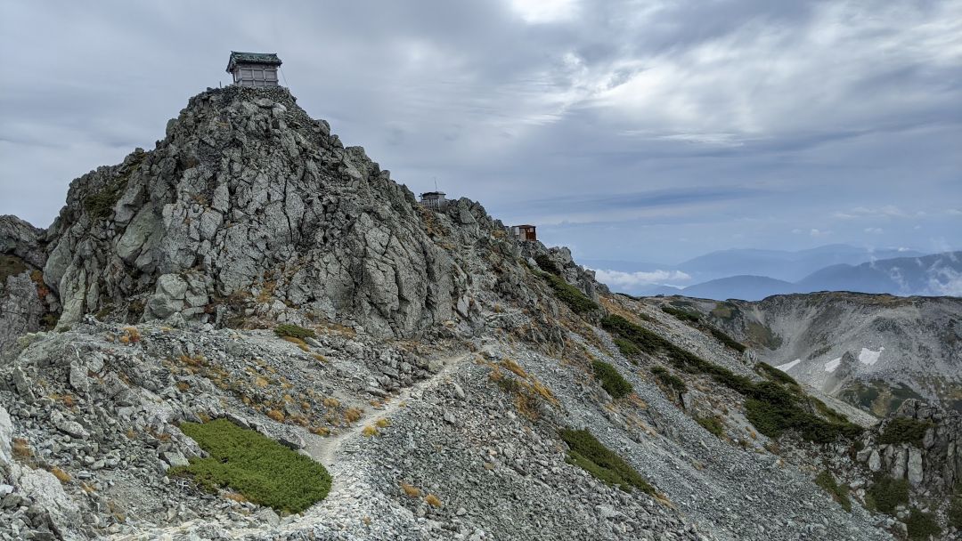 大汝方面からみた雄山神社