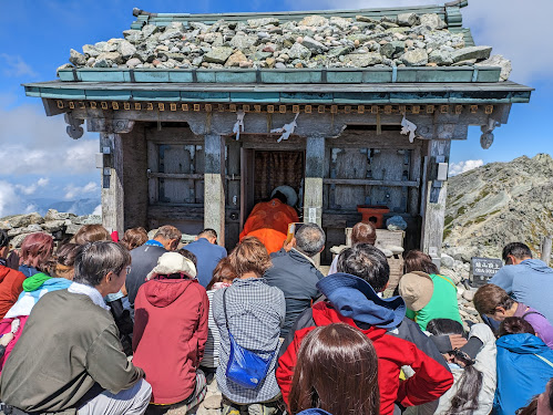 雄山神社での祈祷風景(御祈祷料は各自払い)