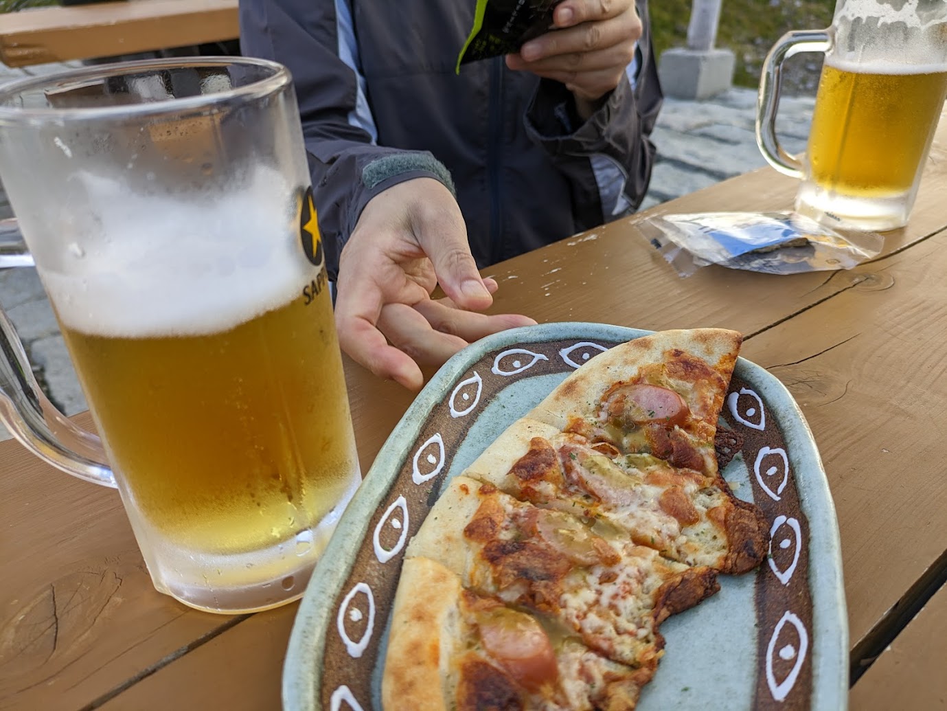 みくりが池温泉にてピザとビール