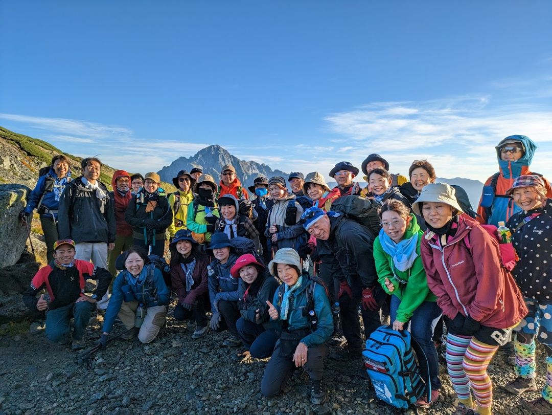 剱岳をバックにみんなで