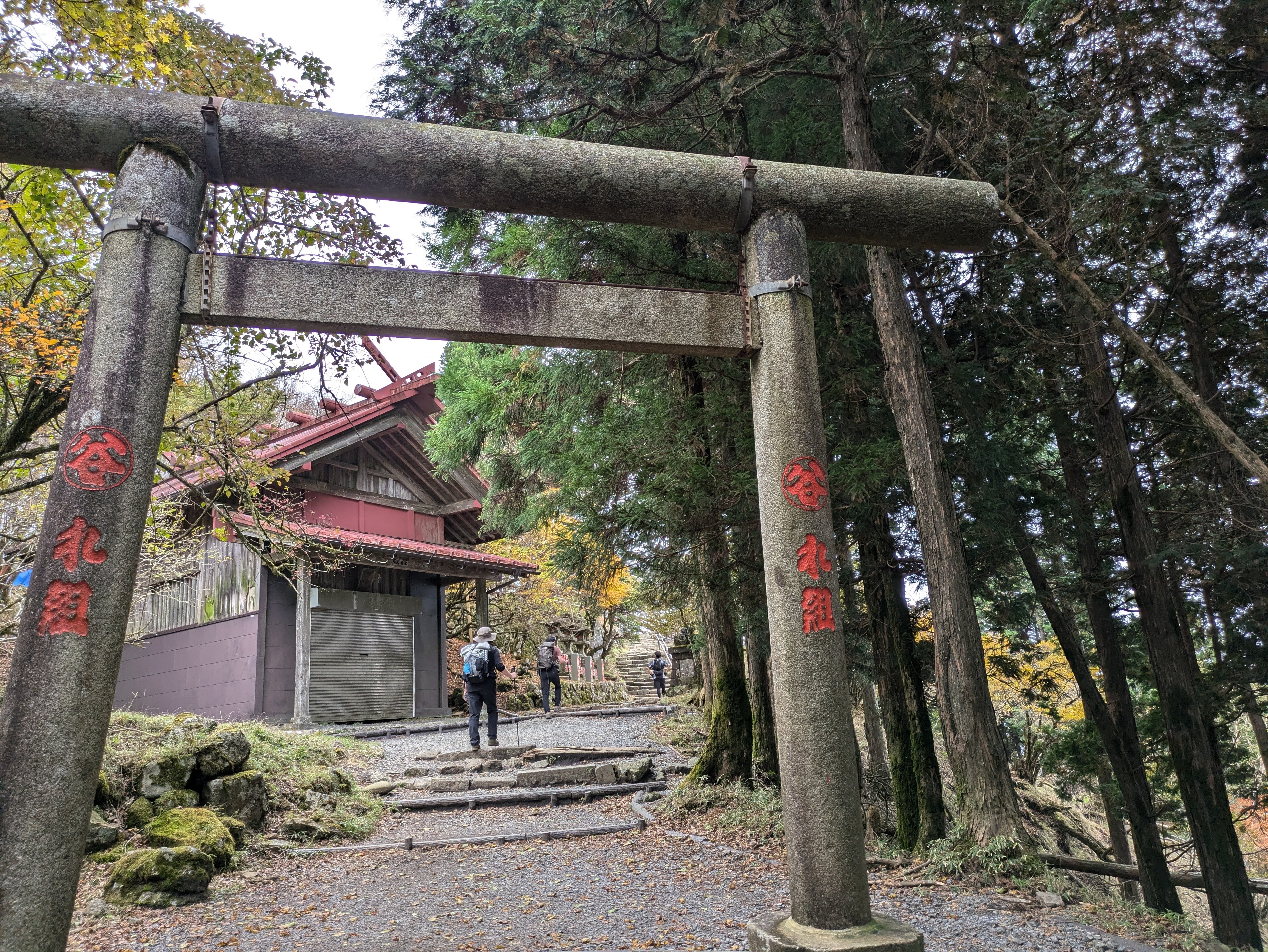 大山奥の院への道