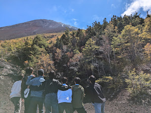 御中道を歩くと富士山のスケールの大きさがわかります